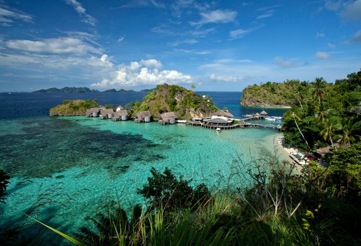 A tourist program to Indonesia for 7 days